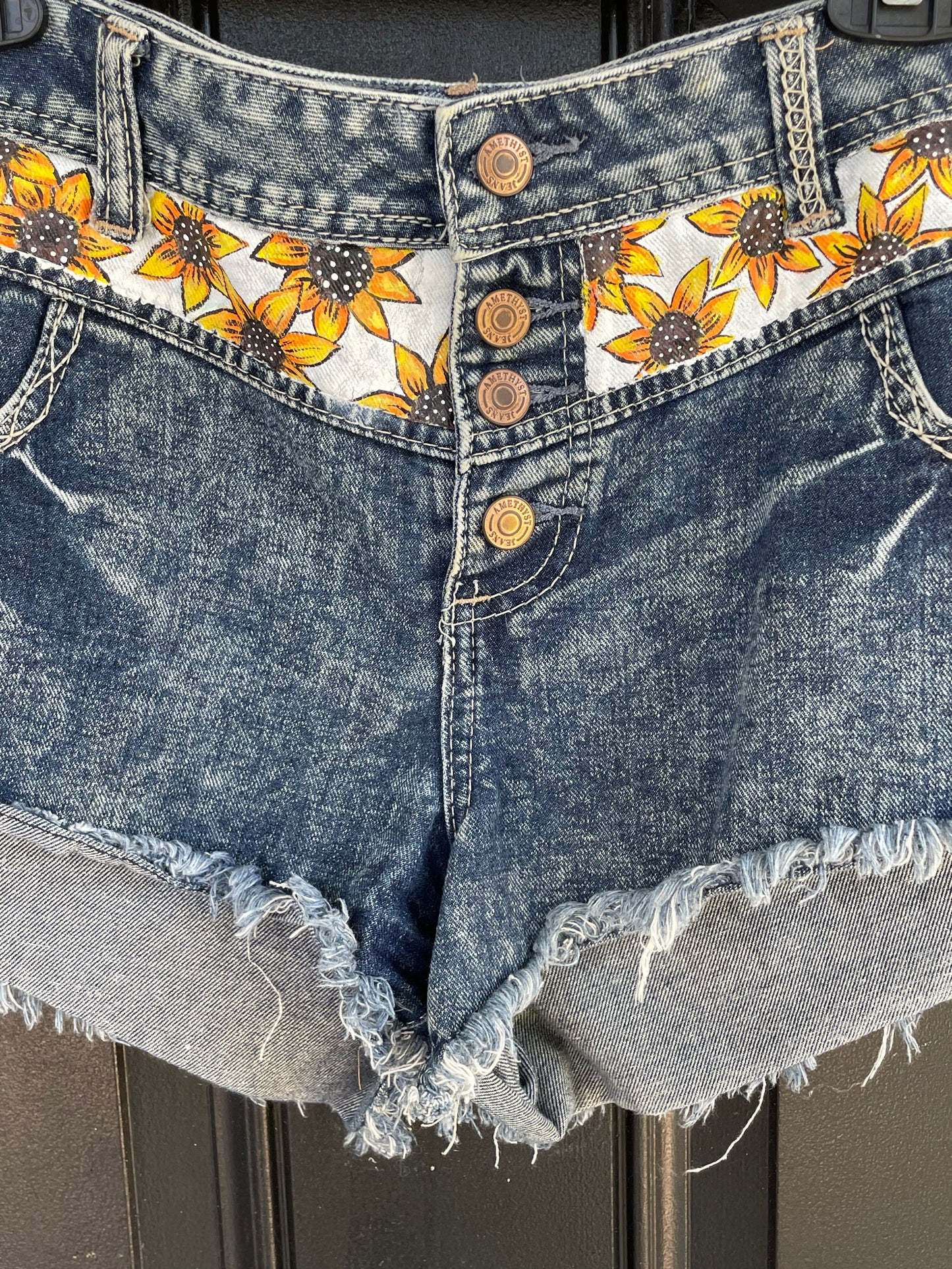 Size 13 | Sundazy Dukes | Painted Sunflower Jean Shorts